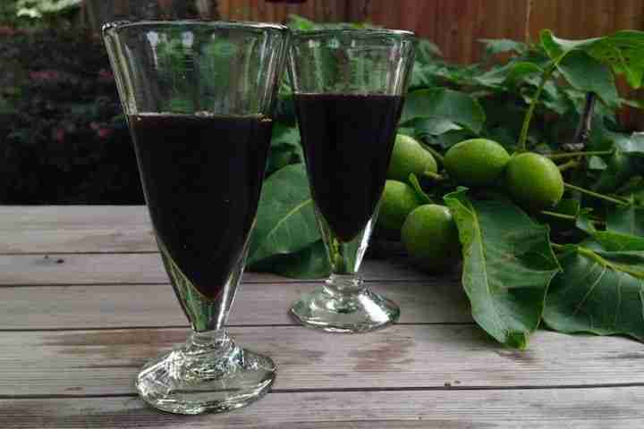 La ricetta del nocino, ecco come preparare il liquore tradizionale