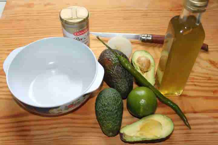 Ingredienti ricetta guacamole