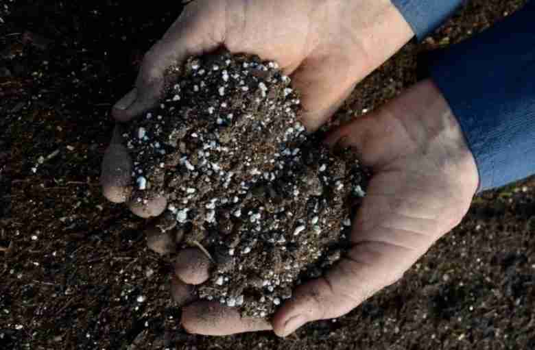 Perlite espansa nel terreno