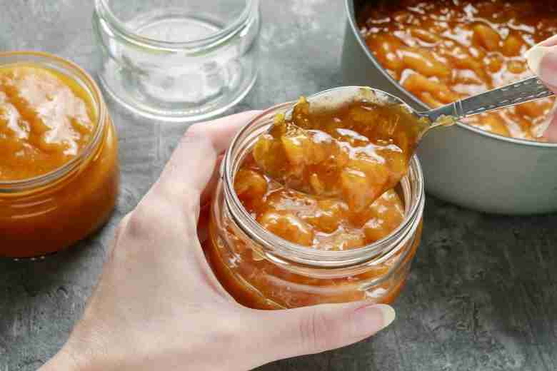 marmellata nei vasetti